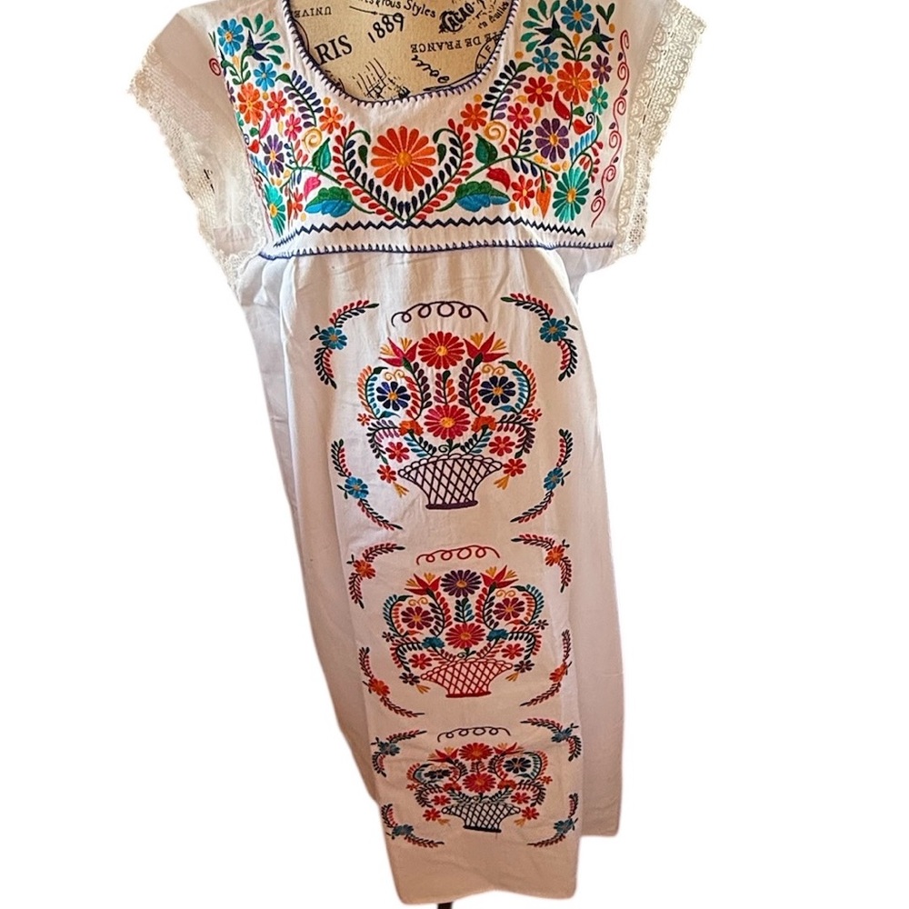White dress, Mexican embroidered dress, Mexican dress, women’s dress, Sz M